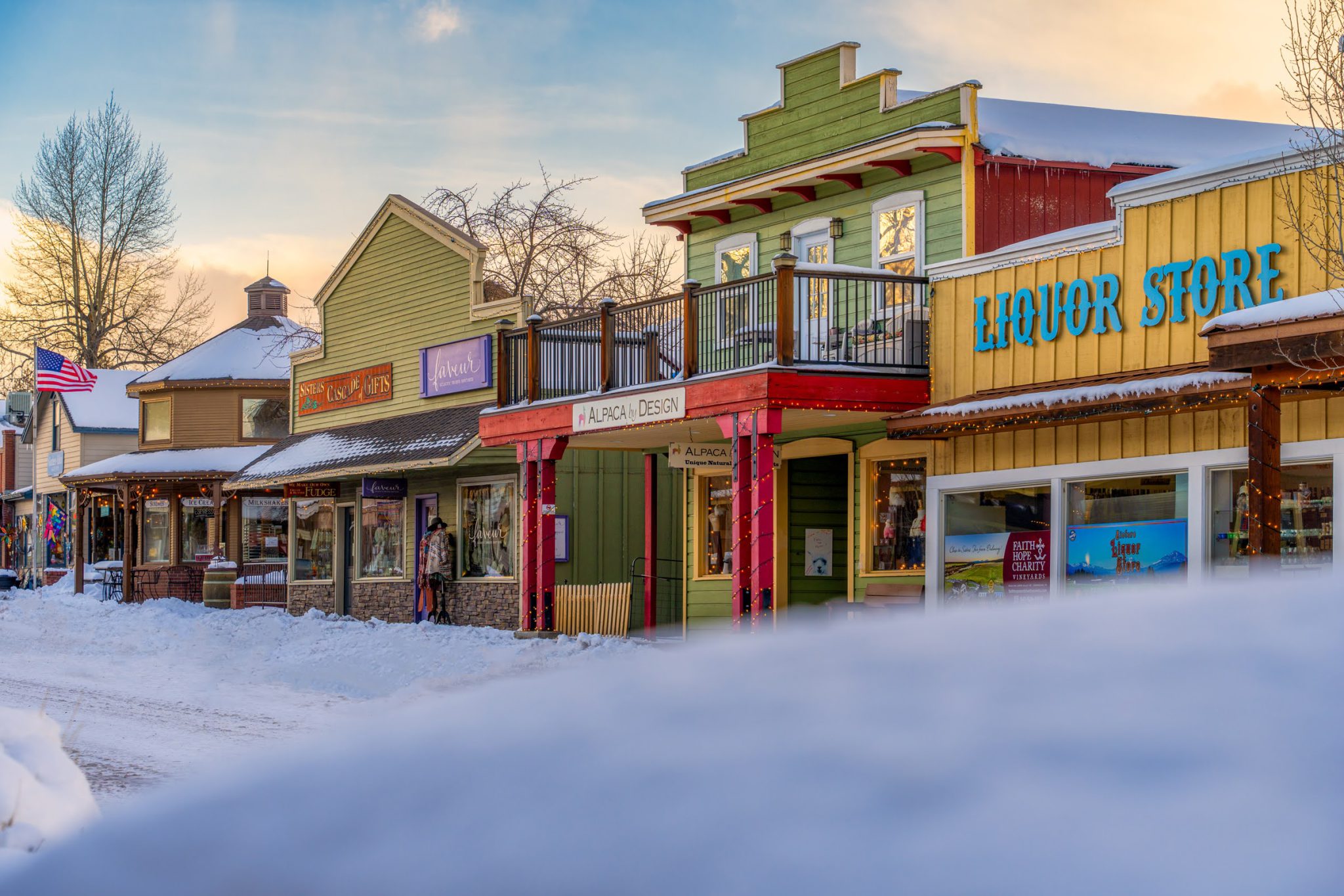 Snowy downtown Sisters, Oregon, with the Alpaca by Design shop